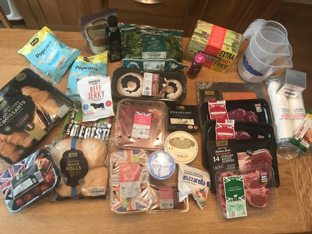 A friend tries Aldi for the first time - And she loves it